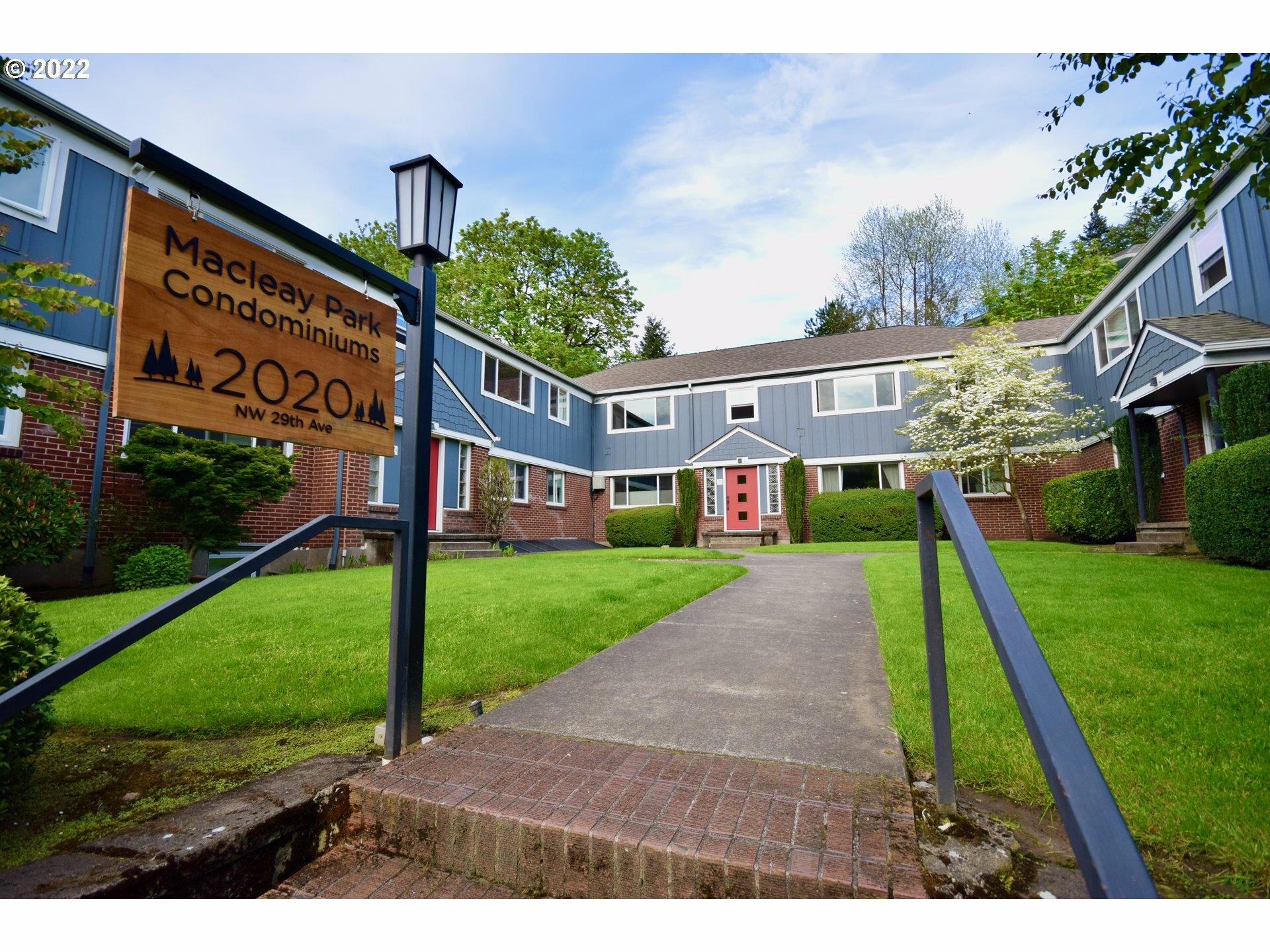 Property Photo:  2020 NW 29th Ave 7  OR 97210 