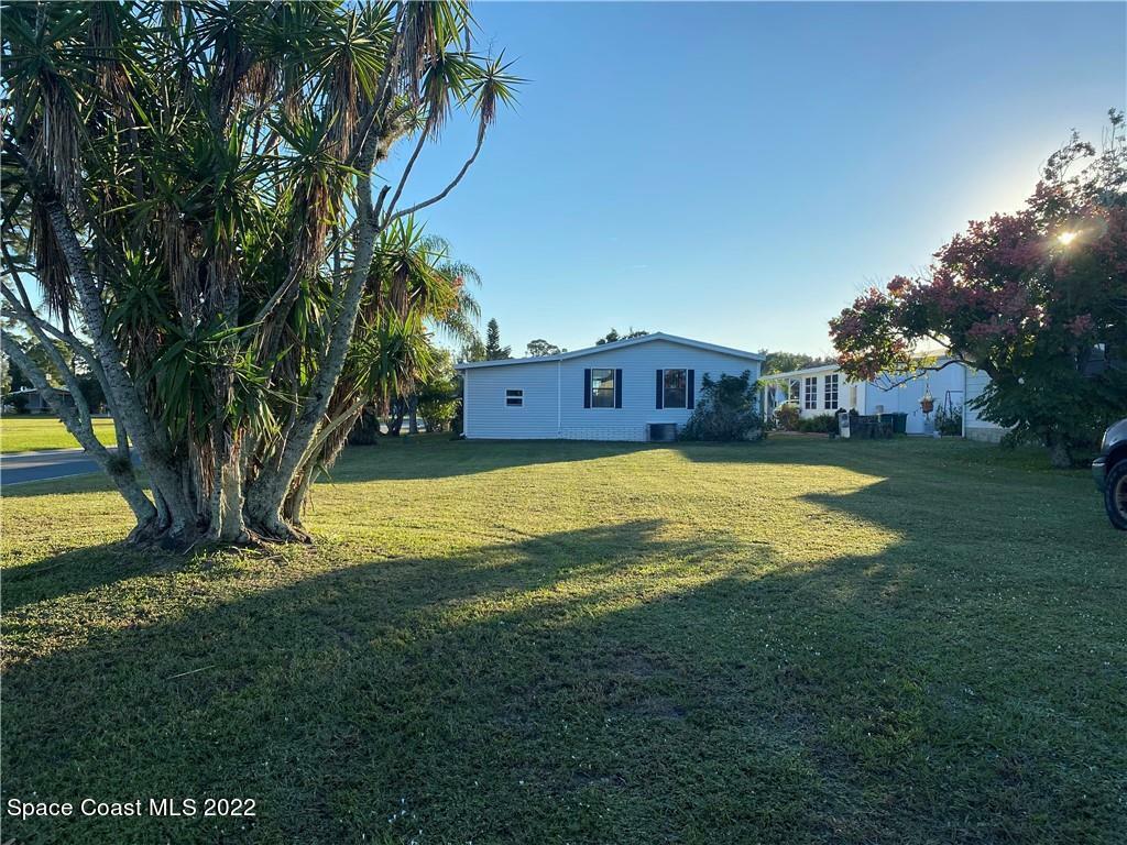 Property Photo:  311 Kiwi Drive  FL 32976 