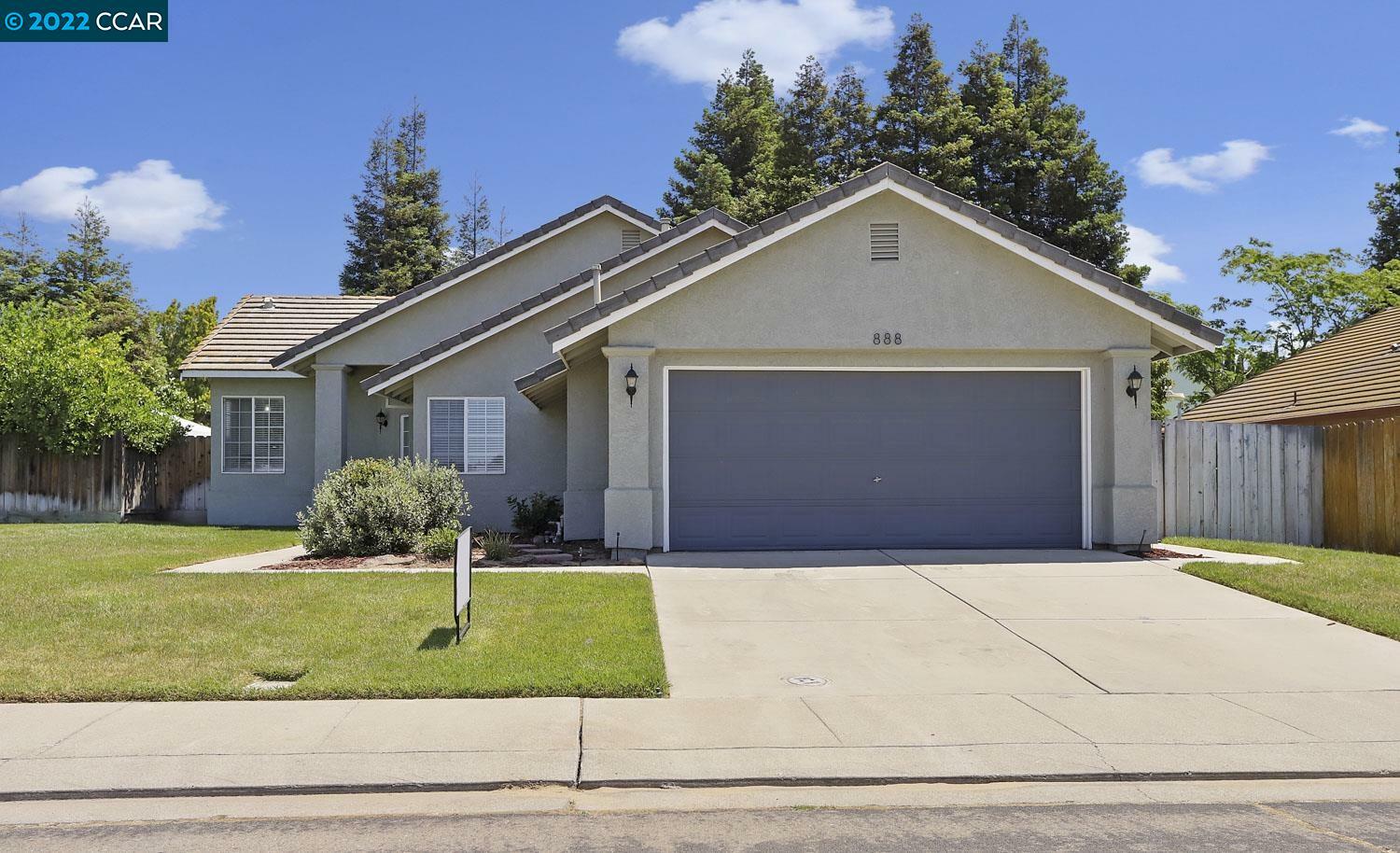 Property Photo:  888 Sequoia Ave  CA 95337 