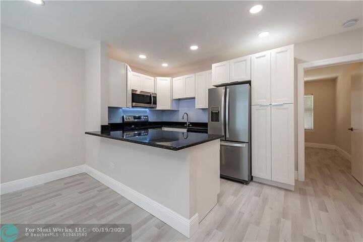 628 NE 8th Ave 2  Fort Lauderdale FL 33304 photo