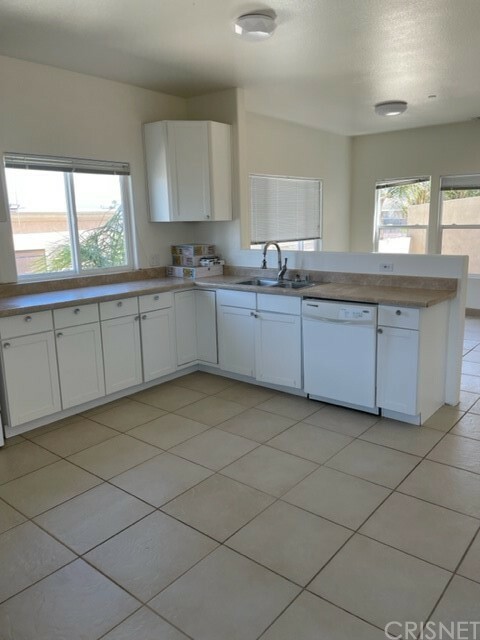 Property Photo:  432 434 W Wooley Road 432-434  CA 93030 