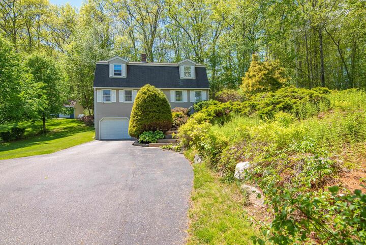 Property Photo:  28 Joanne Drive  NH 03106 