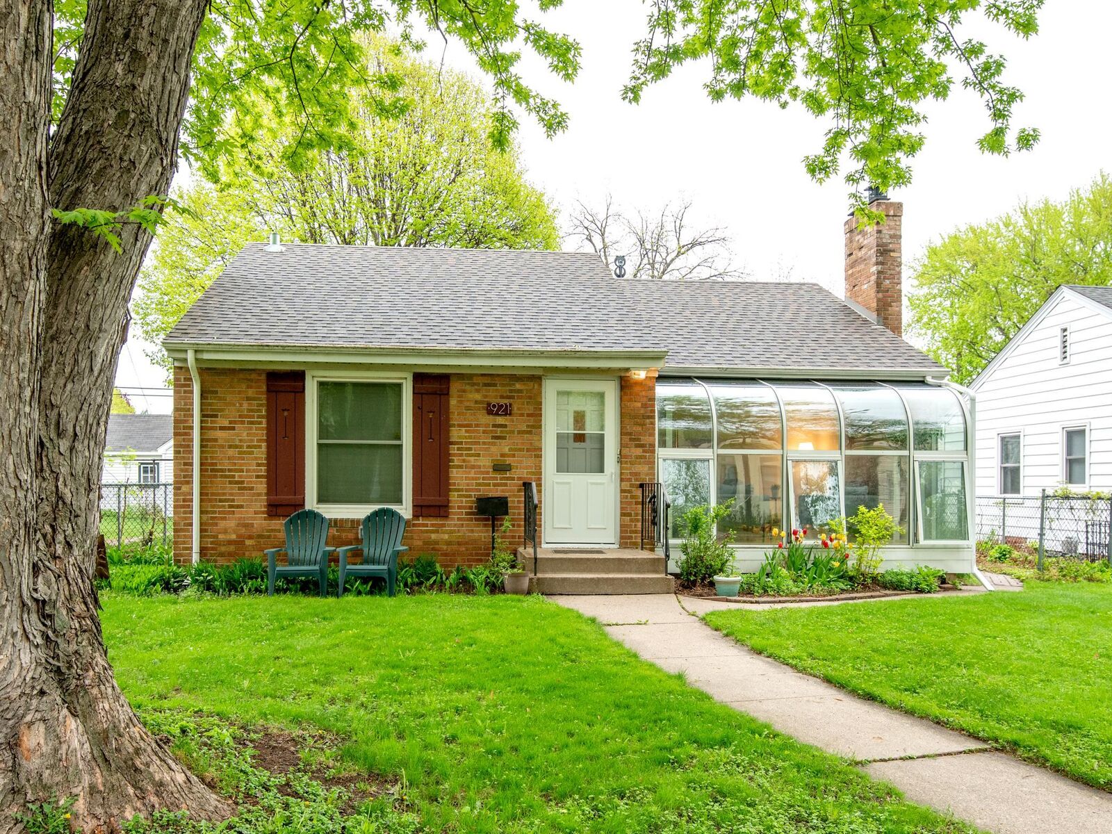 Property Photo: 921 Hoyt Avenue W MN 55117