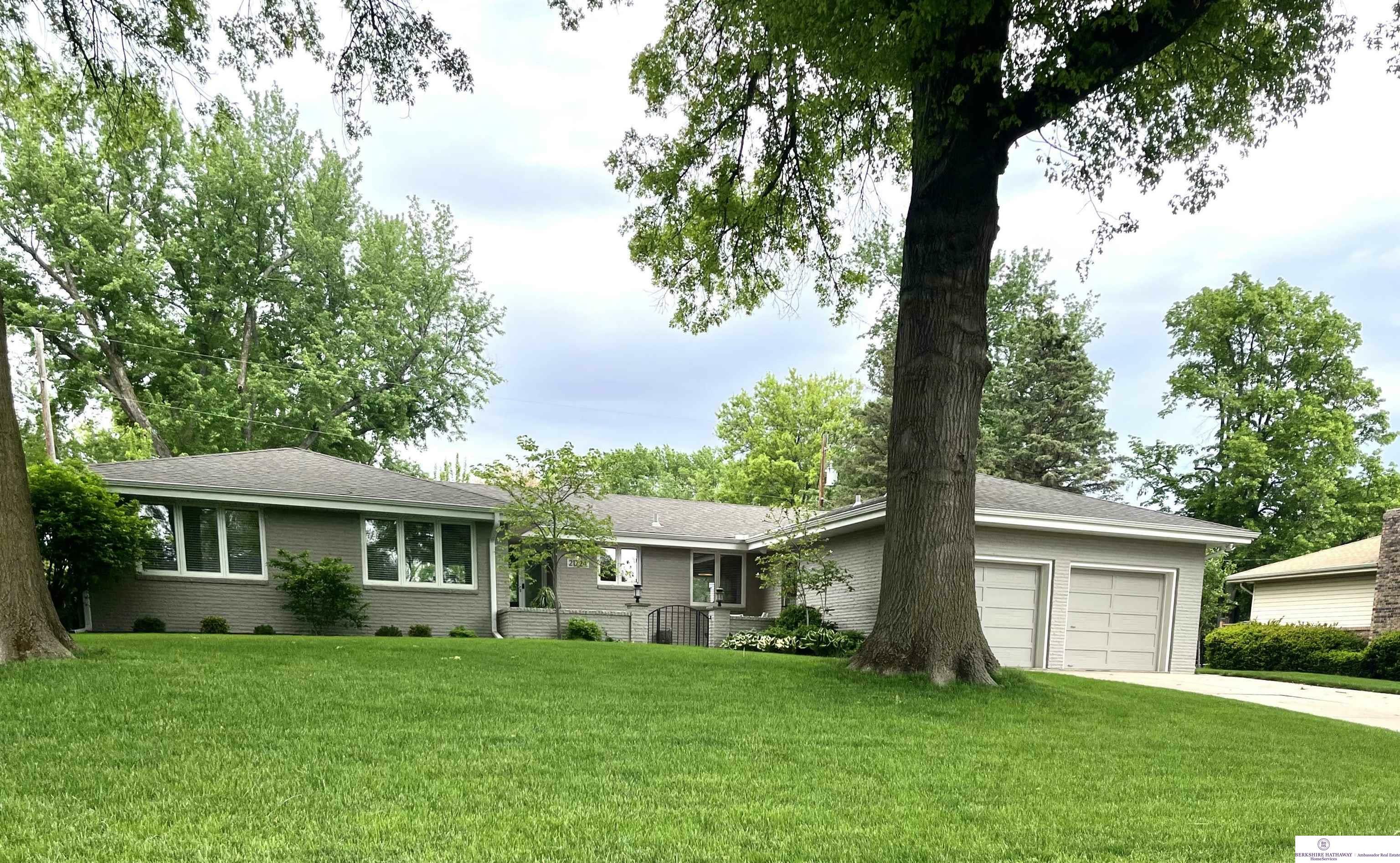 Property Photo:  21724 Oldgate  NE 68022 