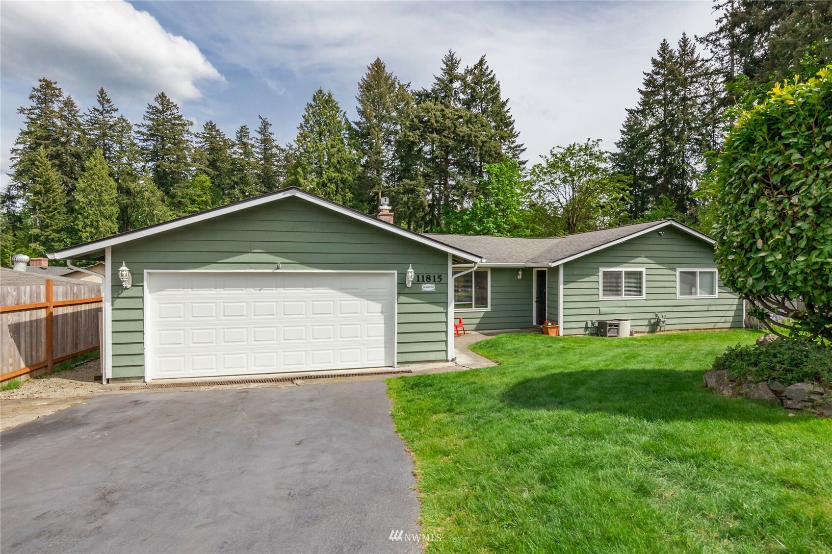 Property Photo:  11815 SE 323rd Place  WA 98092 