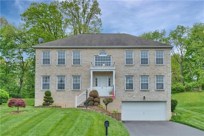 Property Photo:  220 Macduff Ct  PA 15044 