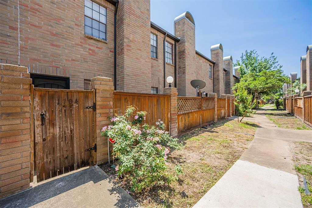 Property Photo: 9850 Pagewood Lane 1704 TX 77042