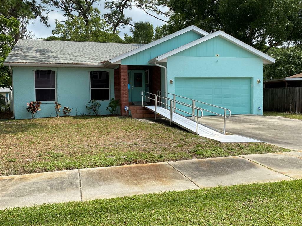 Property Photo: 211 50th Avenue N FL 33703