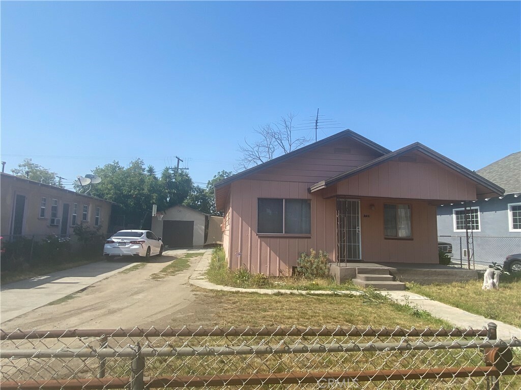 Property Photo:  1731 E 68th Street  CA 90001 