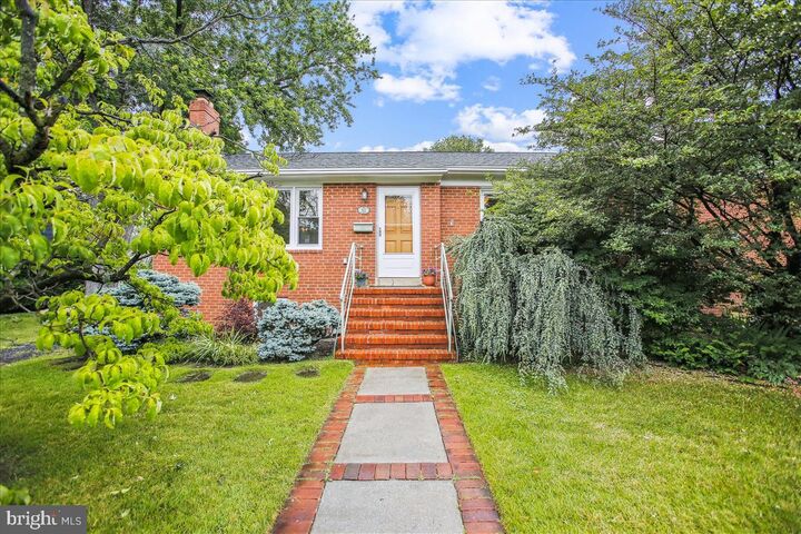 311 S Barton Street  Arlington VA 22204 photo