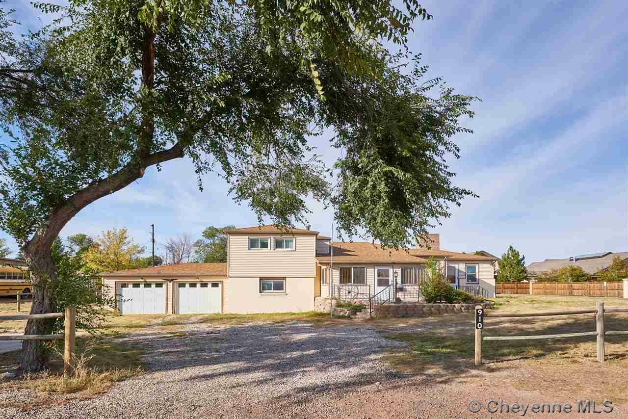 Property Photo:  910 Dittman Ct  WY 82009 