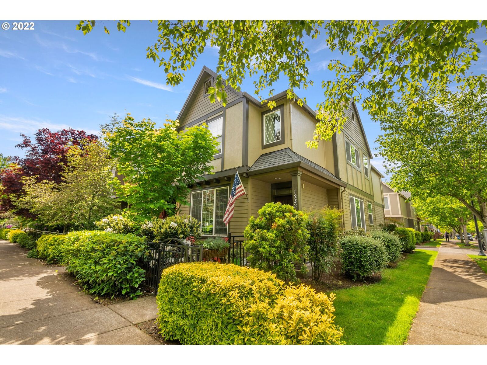 Property Photo:  1232 SE Leander St  OR 97123 