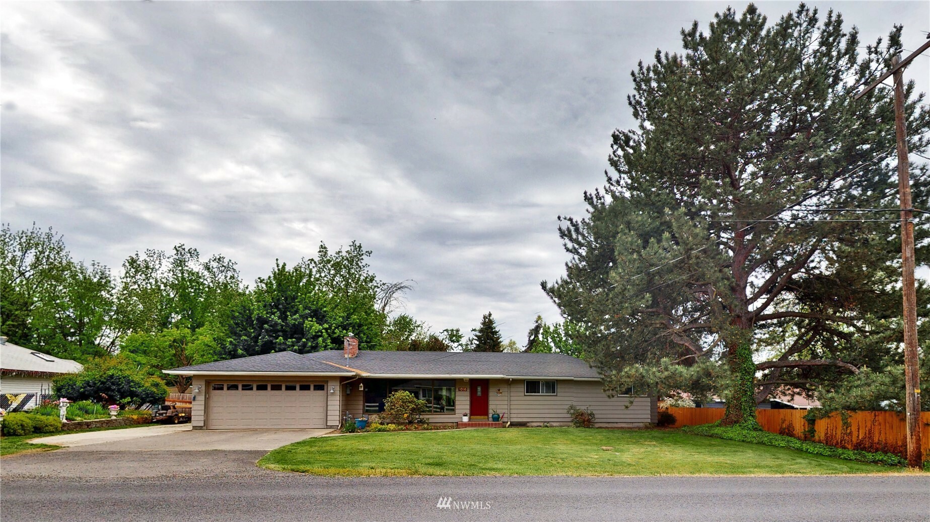 Property Photo:  1016 Bryant Avenue  WA 99362 