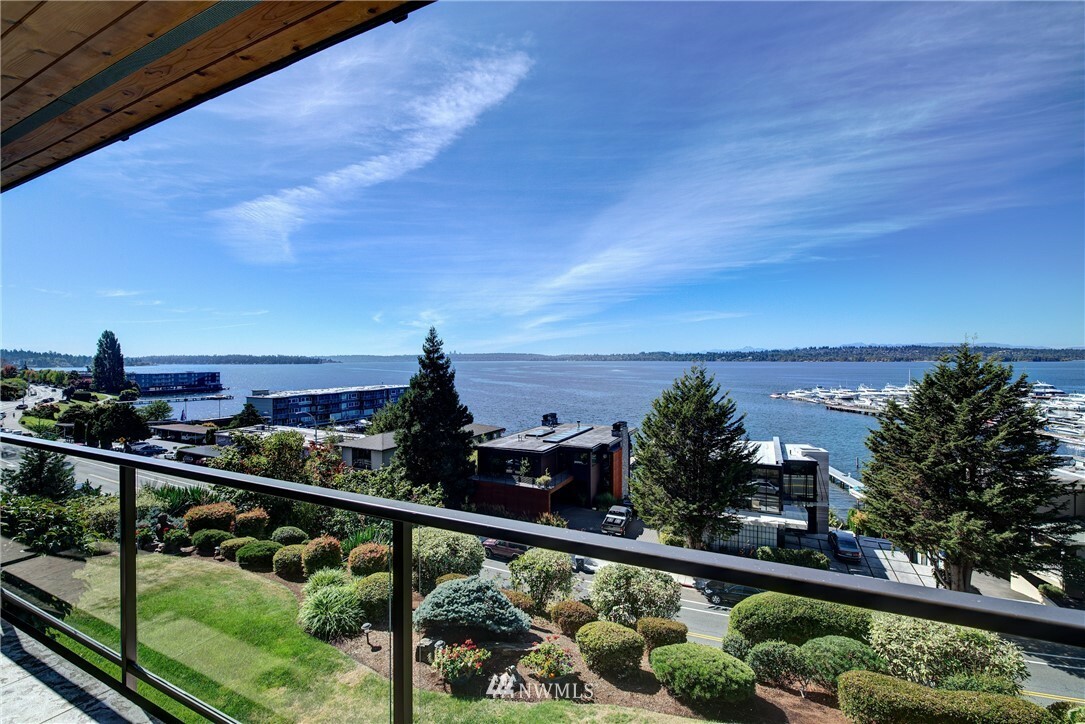 Property Photo:  311 2nd Street S 202  WA 98033 