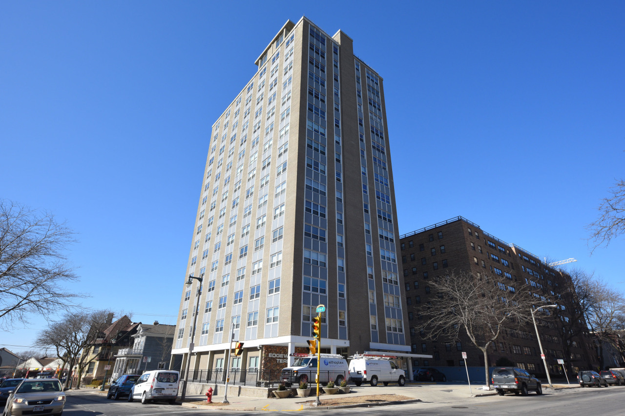 Property Photo: 1707 N Prospect Ave 2E WI 53202