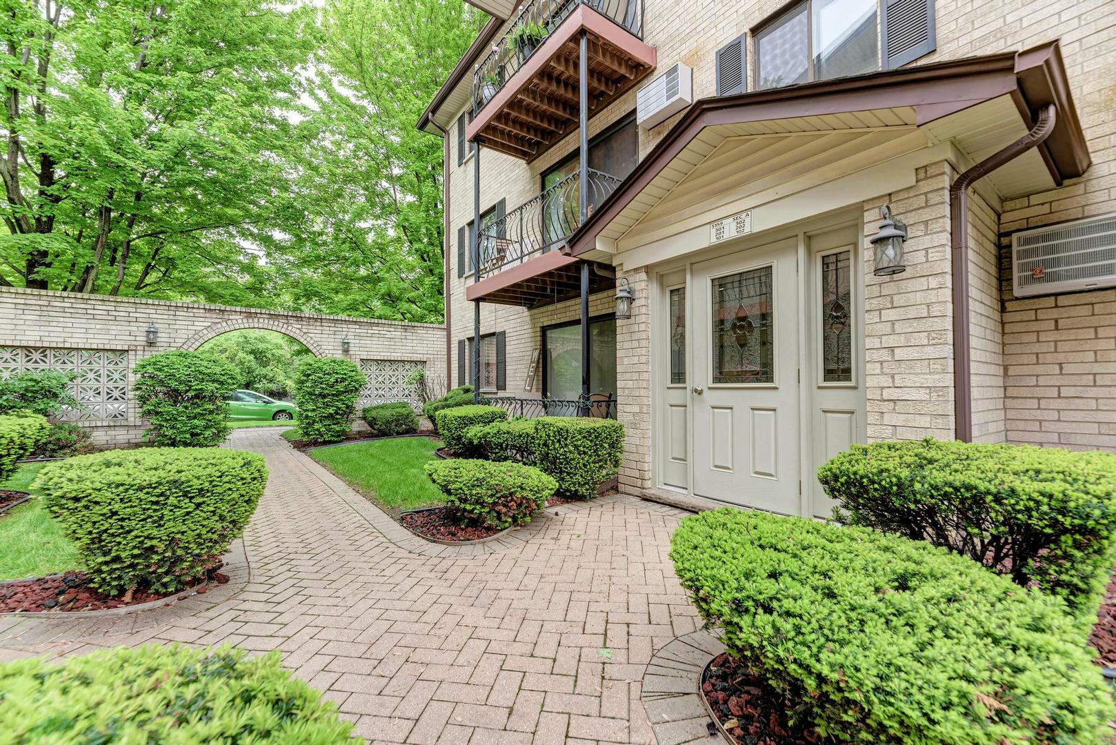 Property Photo: 5159 N East River Road 302 IL 60656