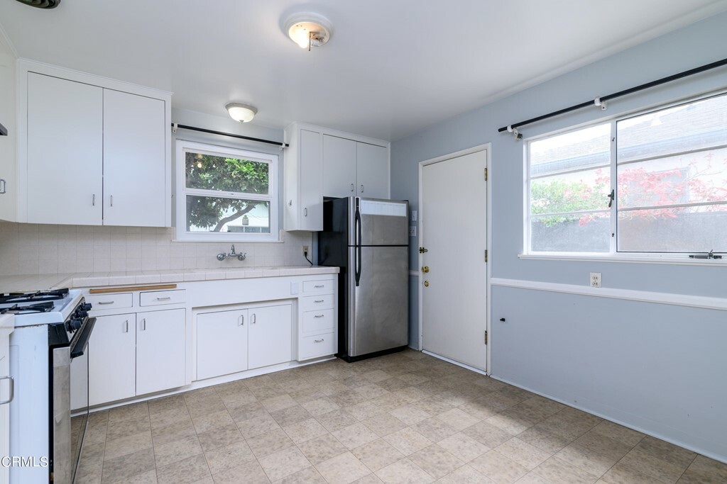 Property Photo:  723 W Robert Avenue  CA 93030 