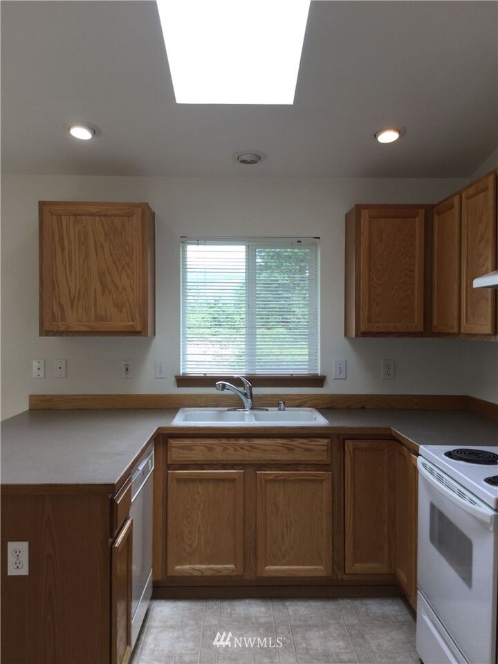 Property Photo:  403 Hemming Way  WA 98252 