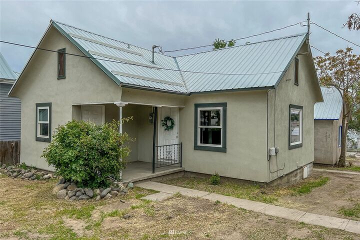 Property Photo:  1211 S Mission Street  WA 98801 