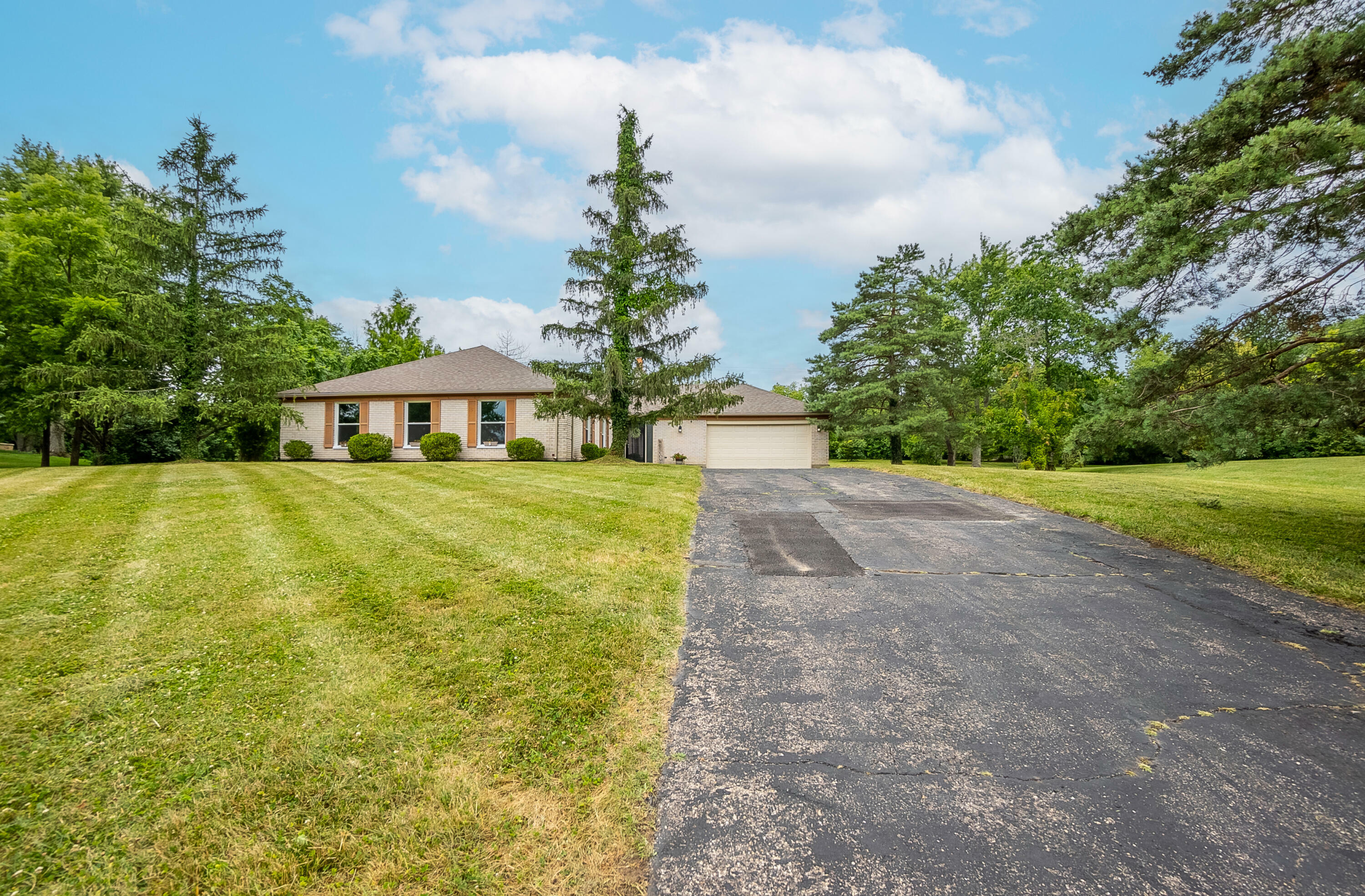 Property Photo:  1572 Roamont Drive  OH 45459 