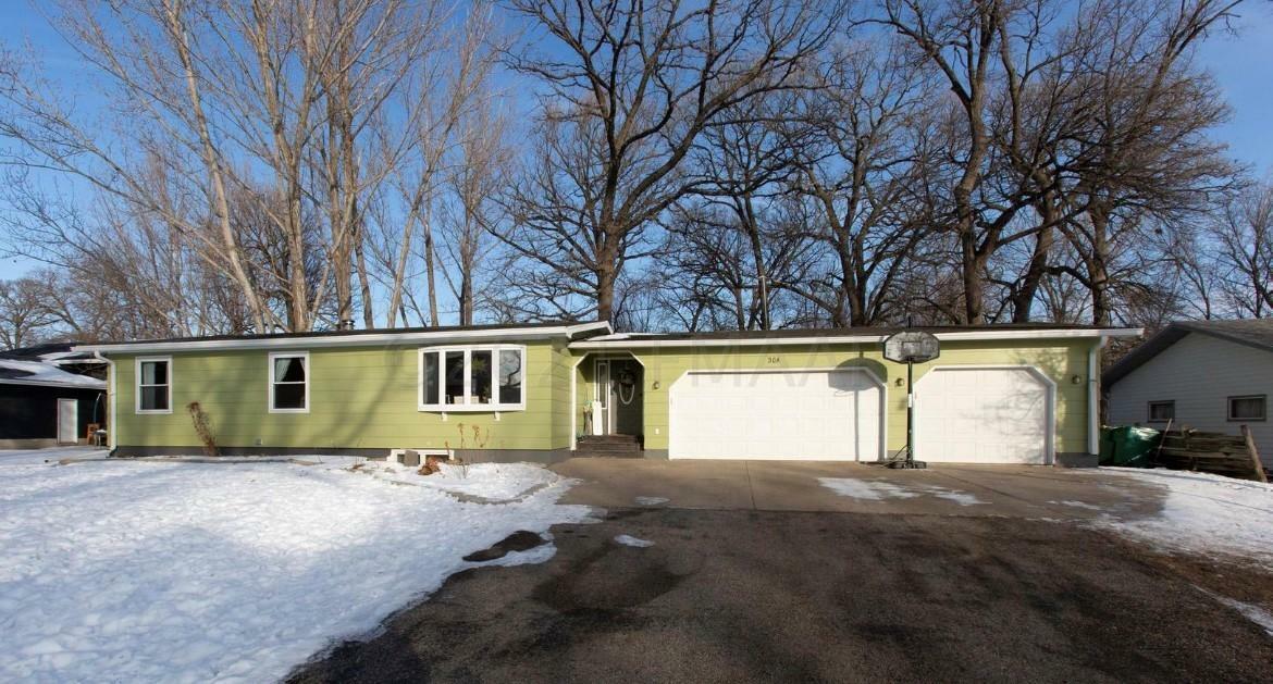 Property Photo:  308 Southwood Drive  ND 58047 