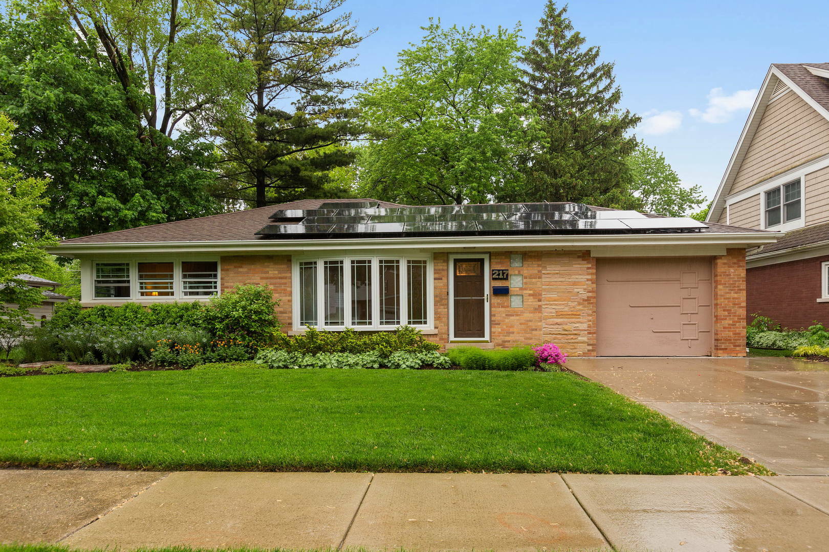 Property Photo:  217 S Dwyer Avenue  IL 60005 