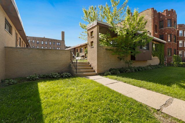 Property Photo: 7346 N Winchester Avenue A IL 60626