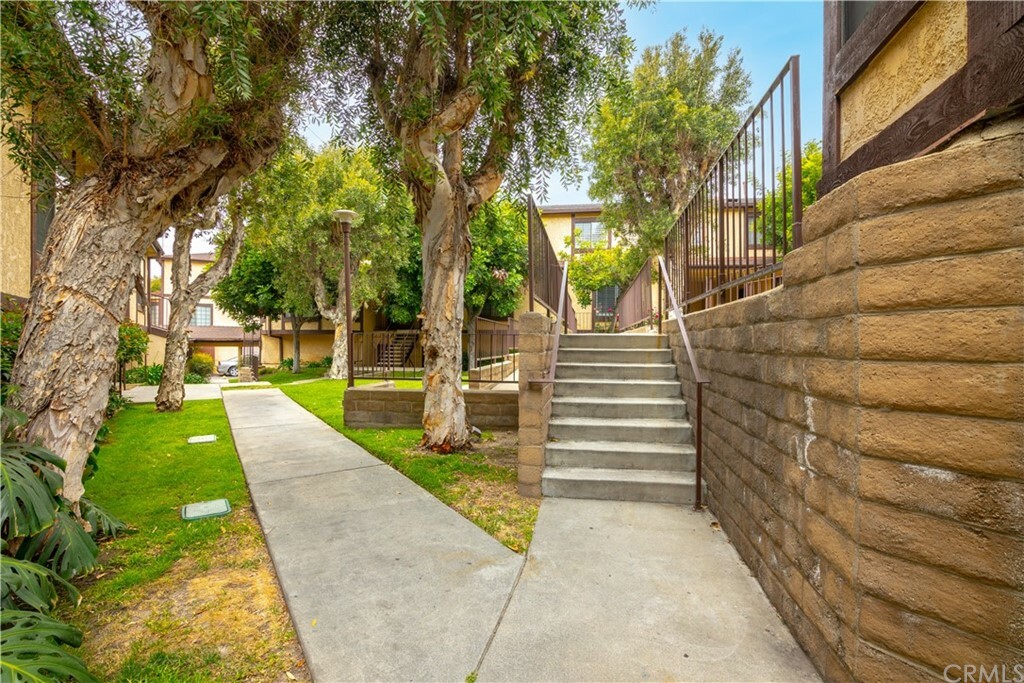 Property Photo:  515 Gardena 78  CA 90248 