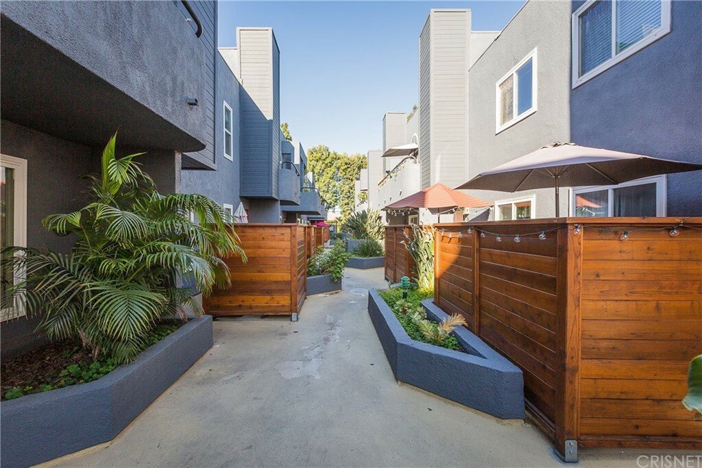 Property Photo: 5706 Fair Avenue 114 CA 91601