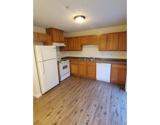 Property Photo:  96 Lake Street 15  MA 01440 
