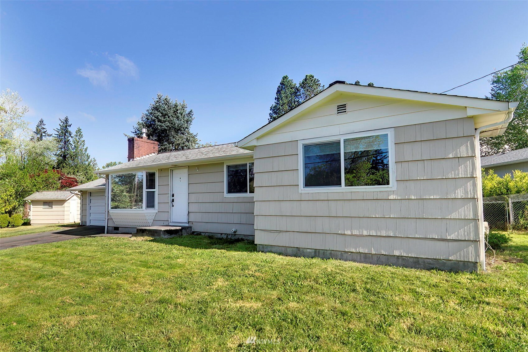 Property Photo:  102 Laurel Park Drive  WA 98632 