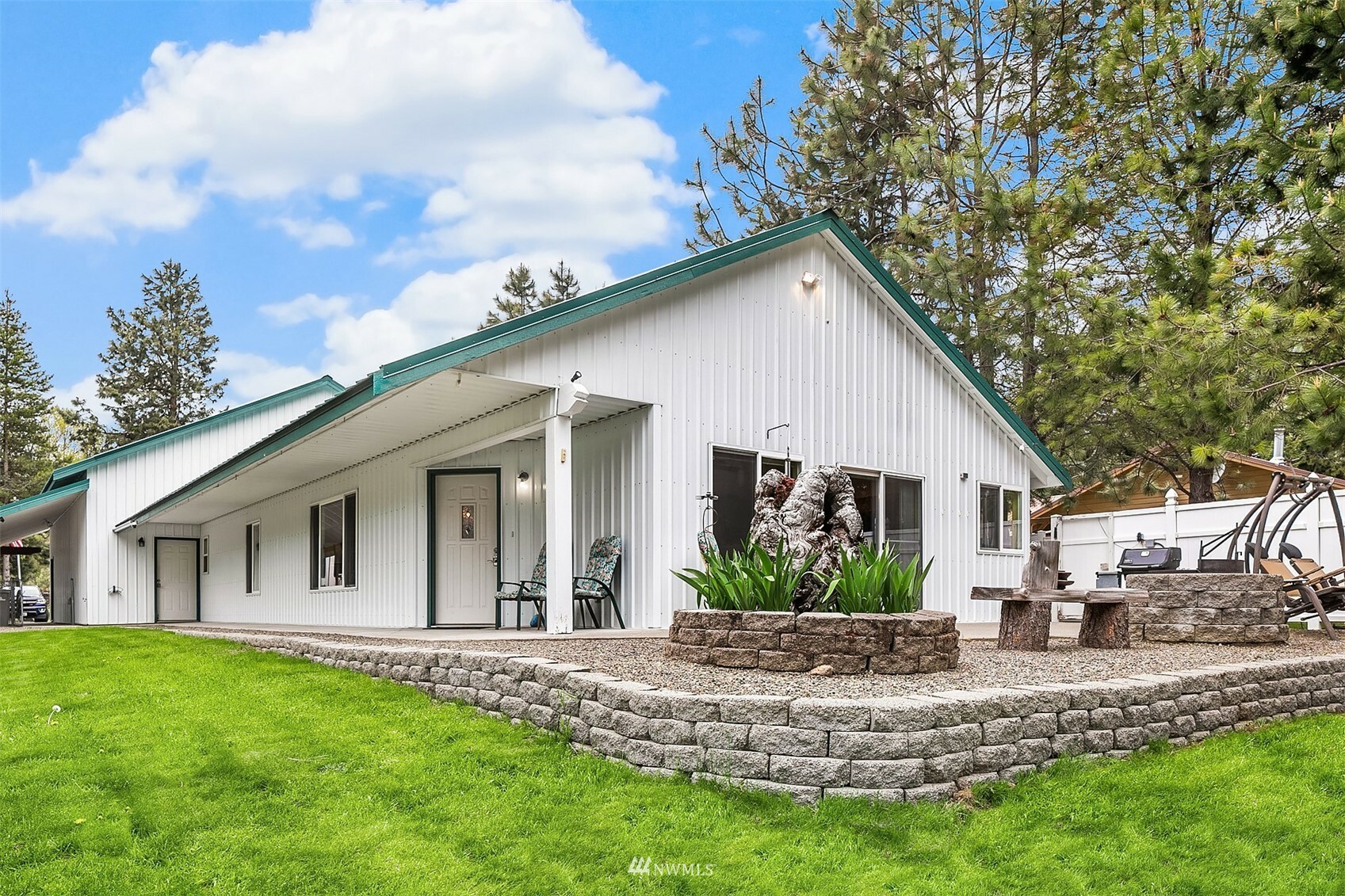 Property Photo:  1811 Hundley Road  WA 98922 