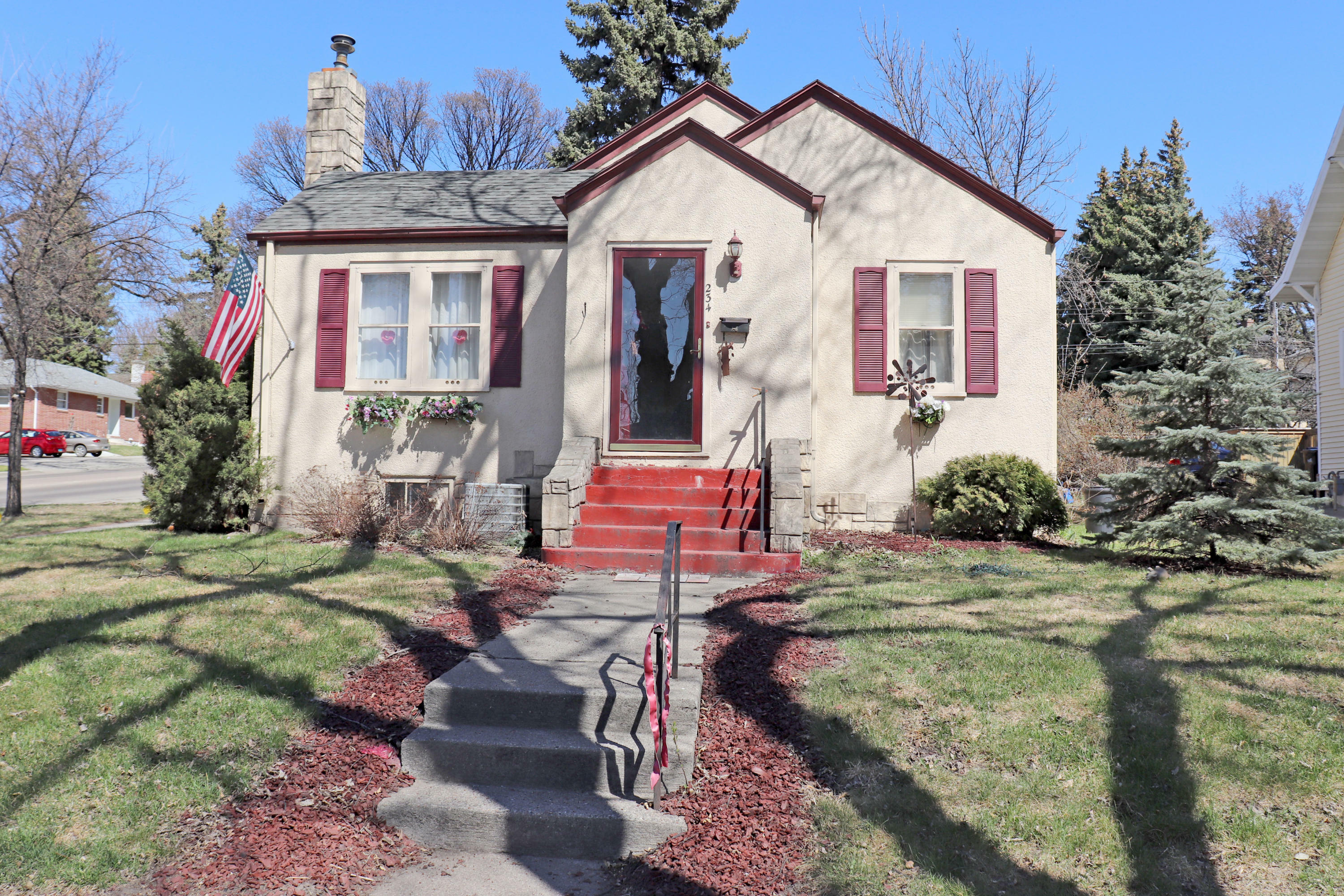 Property Photo:  234 Rosser Avenue NW  ND 58501 