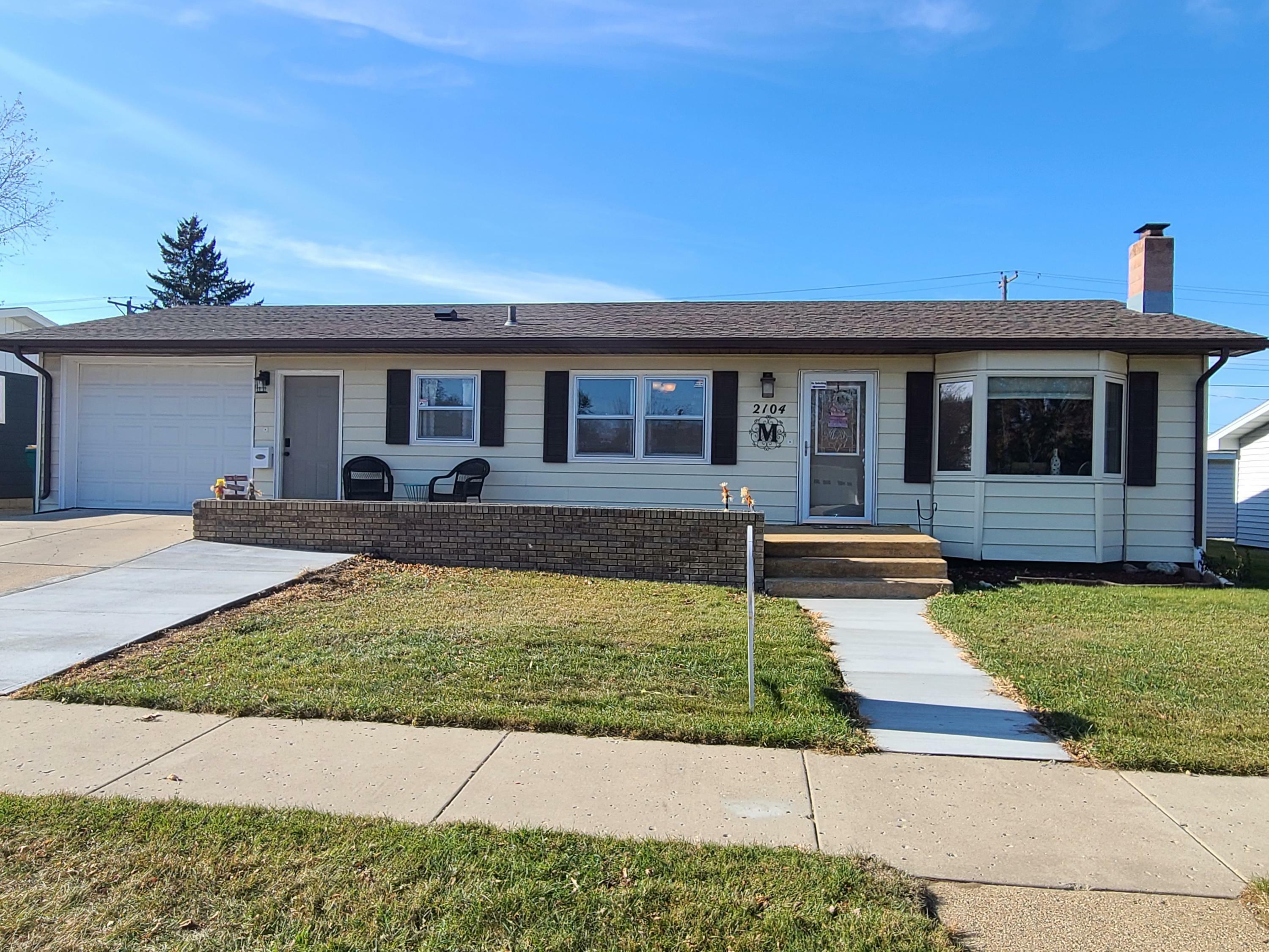 Property Photo:  2104 Northridge Drive  ND 58501 