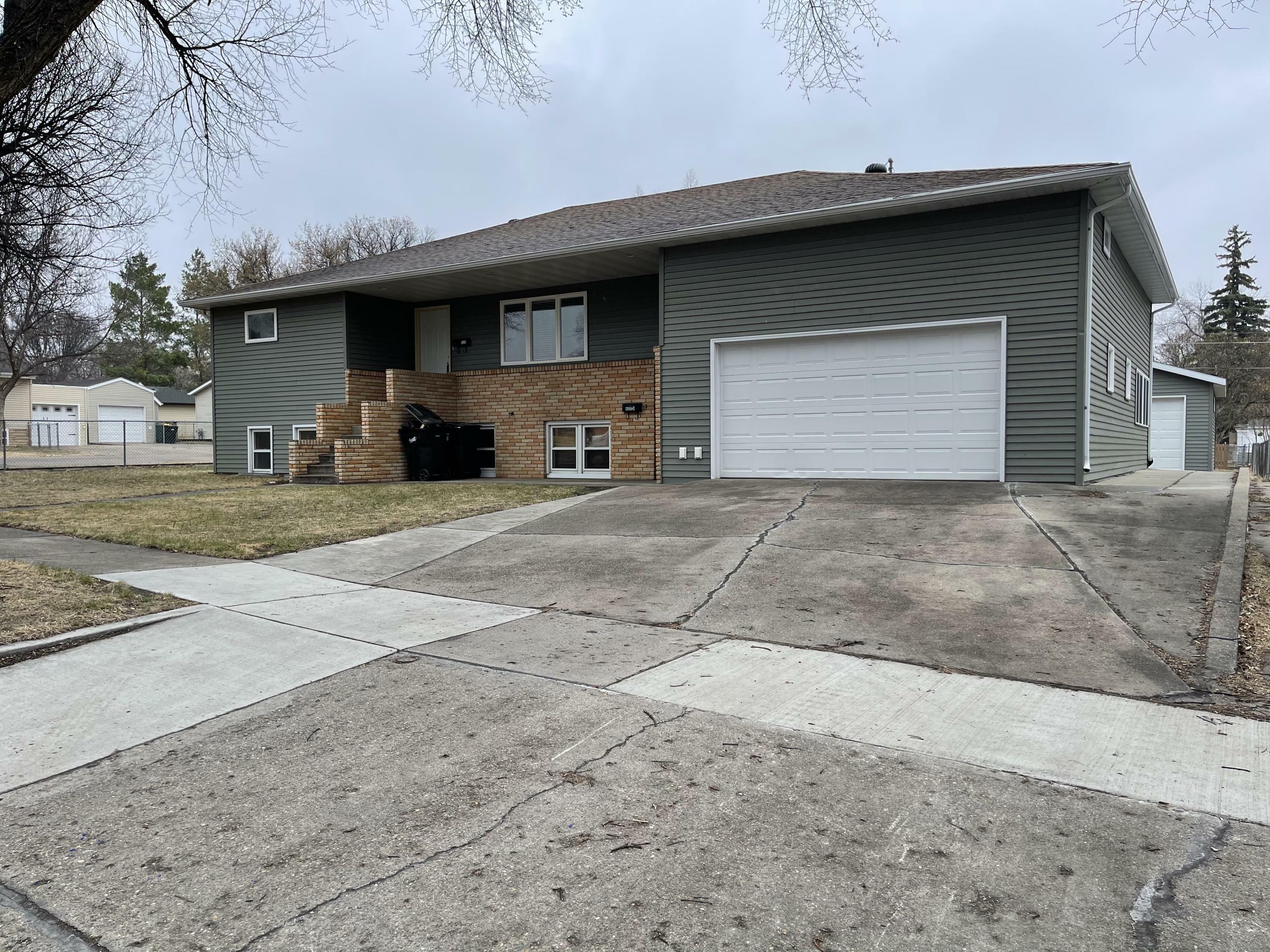 Property Photo:  623 N 15th Street  ND 58501 