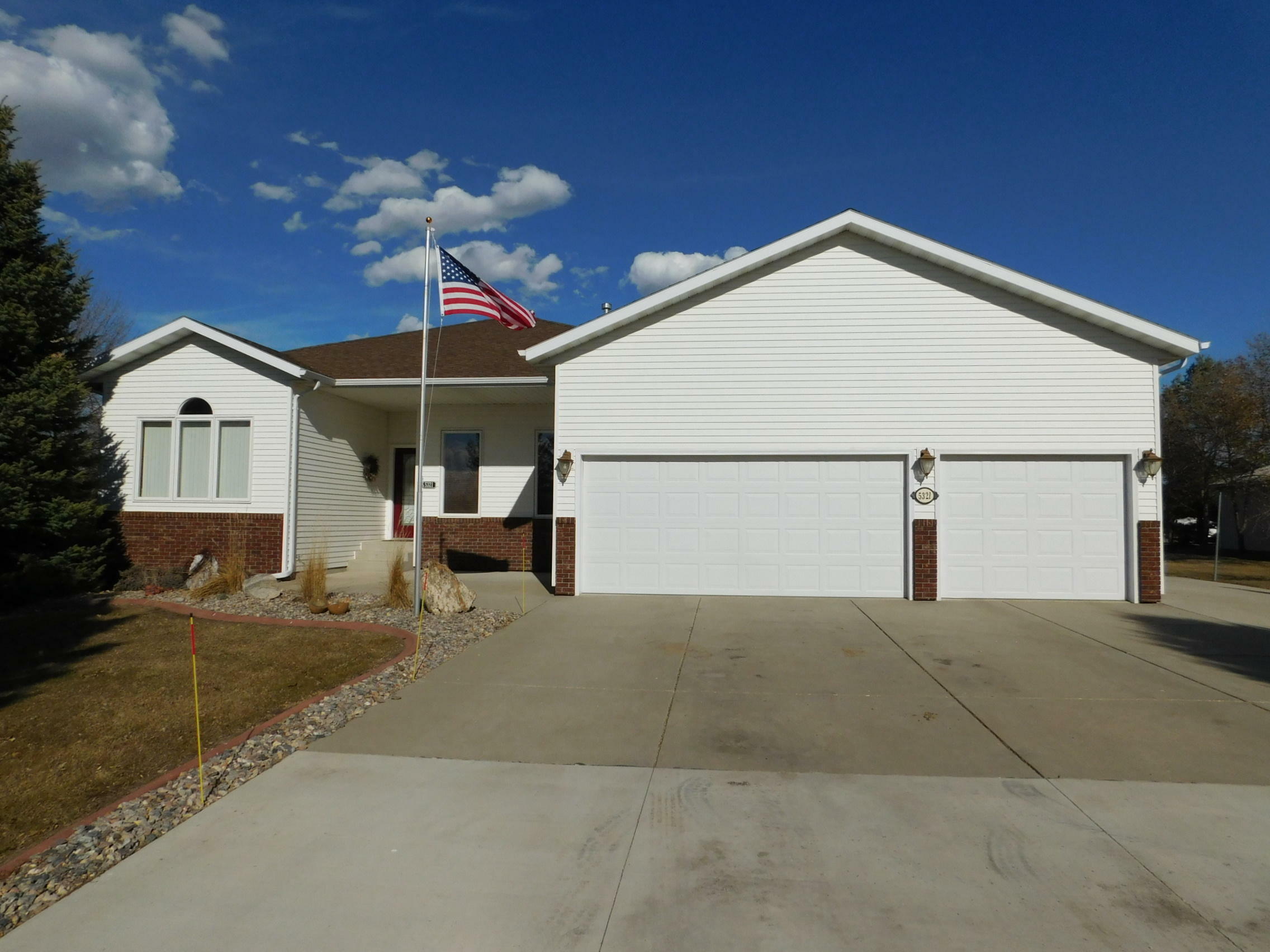 5321 Apple Creek Drive  Bismarck ND 58504 photo