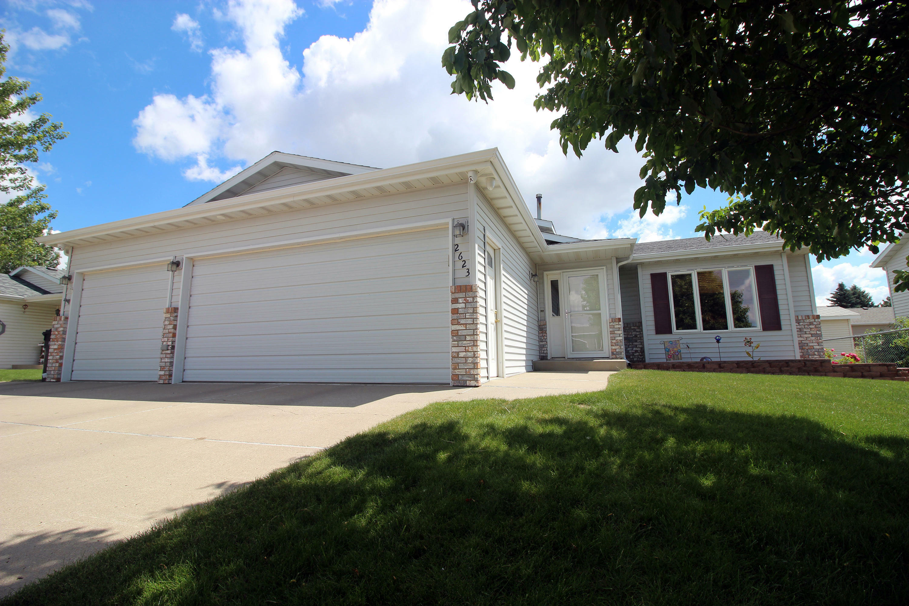 2623 Berkshire Drive  Bismarck ND 58503 photo