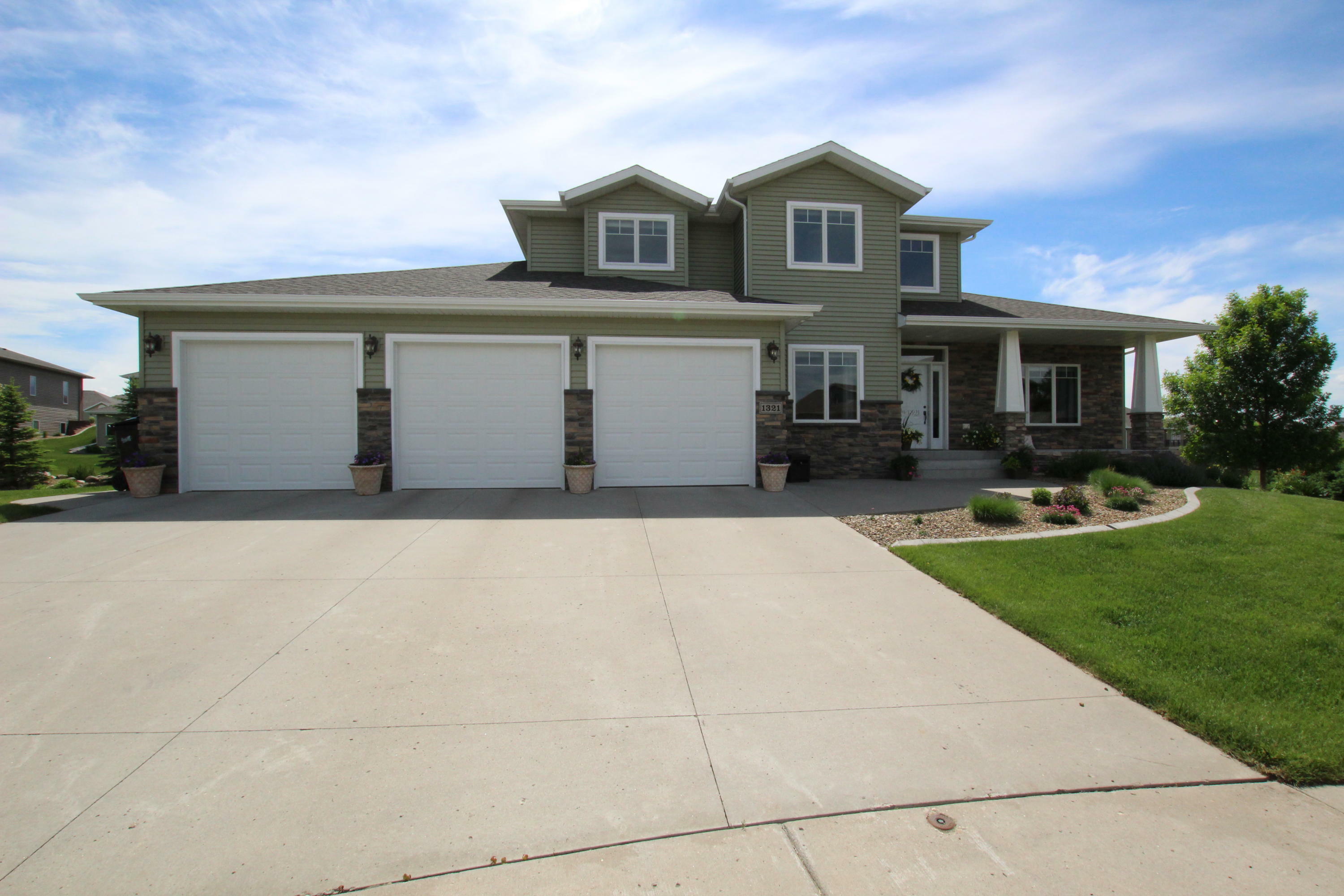 Property Photo:  1321 Eagles View Place  ND 58503 