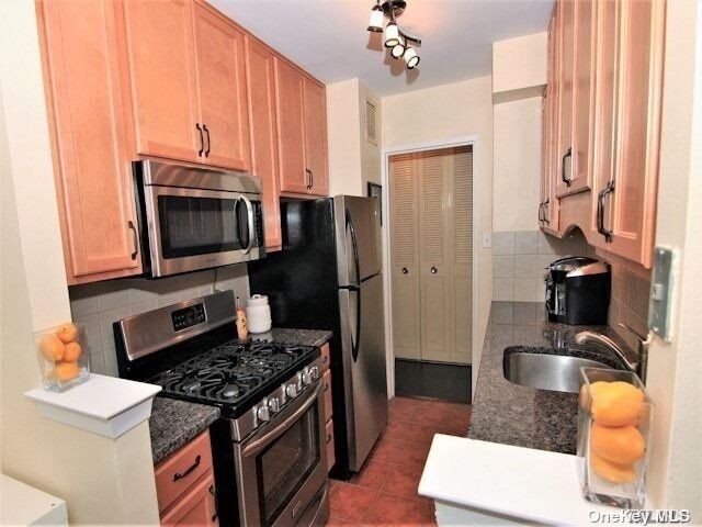 Property Photo:  18-05 215th Street 7 R  NY 11360 