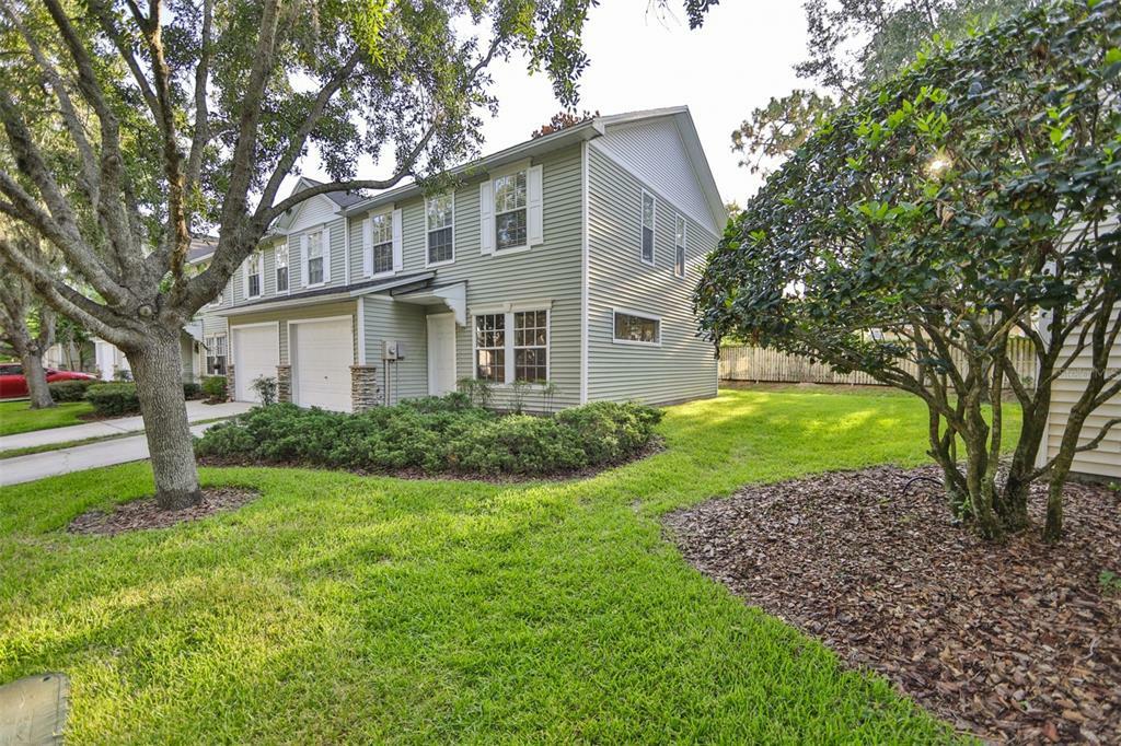 Property Photo:  115 Woodknoll Place  FL 33594 