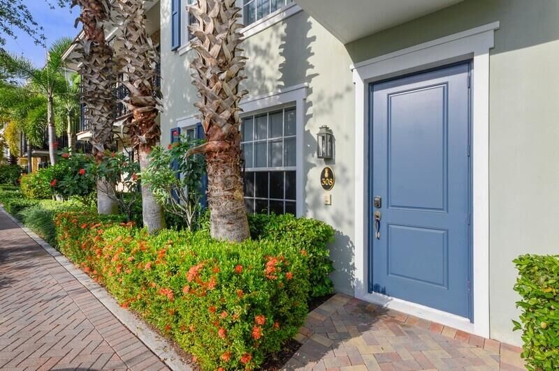 Property Photo:  308 W Cannery Row Circle  FL 33444 