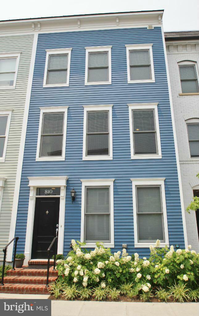 Property Photo: 810 N Alfred Street VA 22314