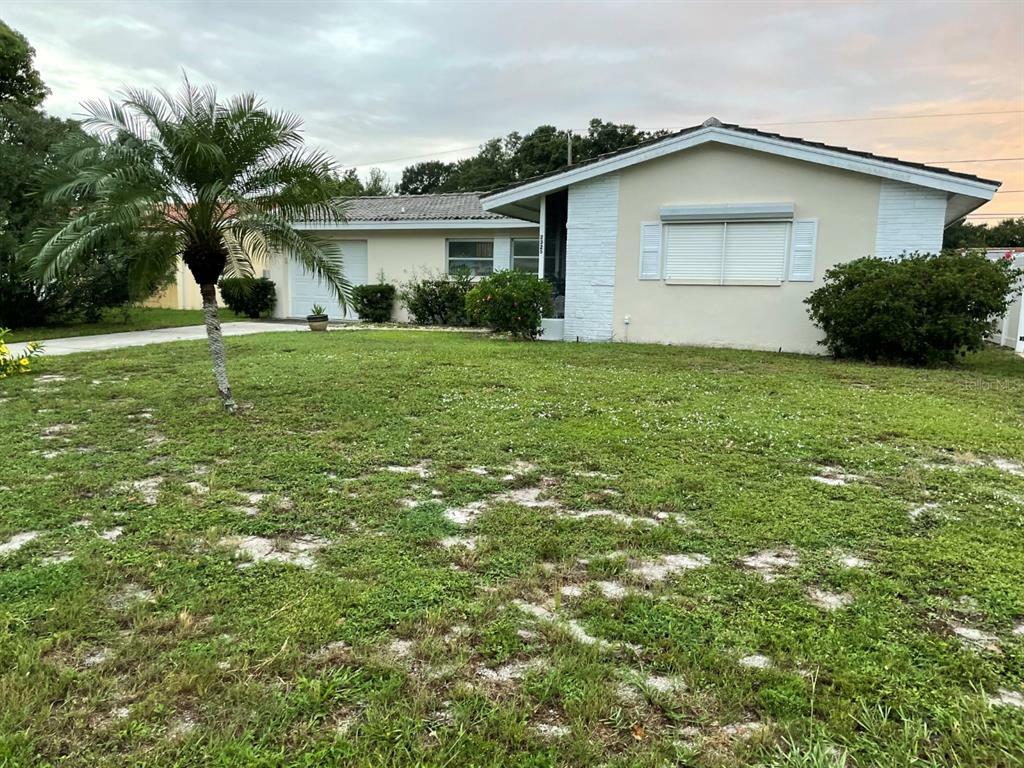 Property Photo:  2325 Black Oak Lane  FL 33763 