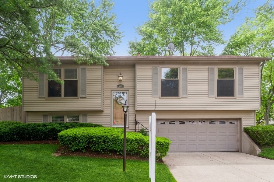 Property Photo:  121 Monterey Drive  IL 60061 