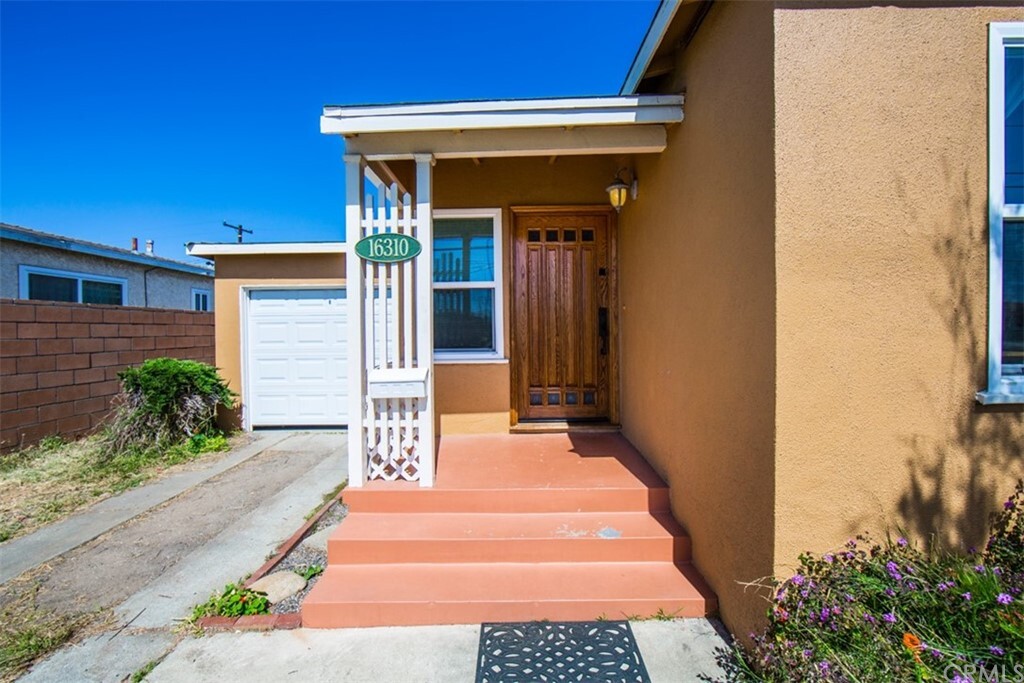 Property Photo: 16310 Van Ness Avenue CA 90504