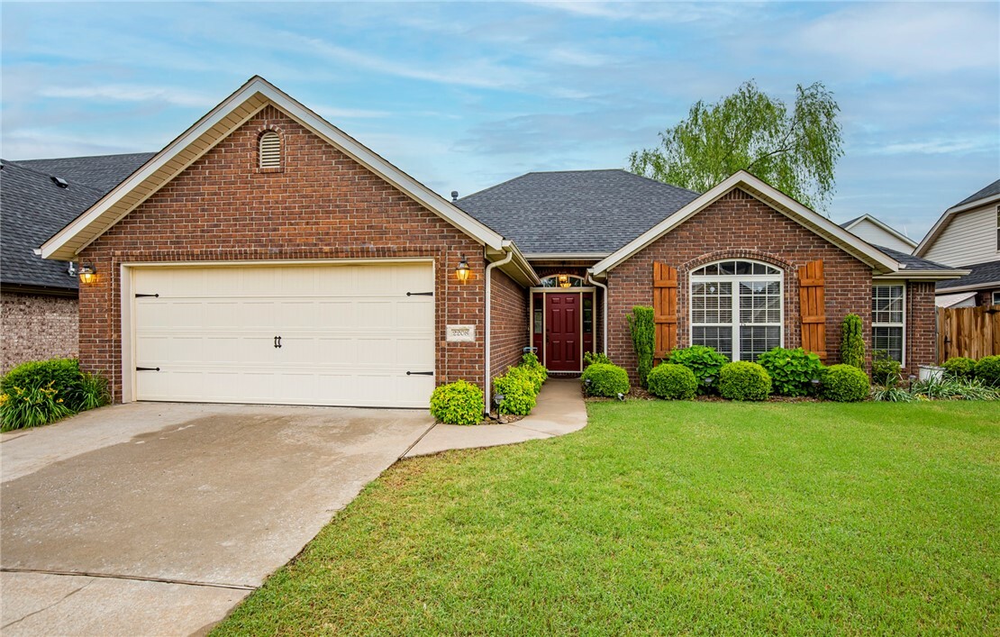 Property Photo:  2208 S 18th Street  AR 72758 