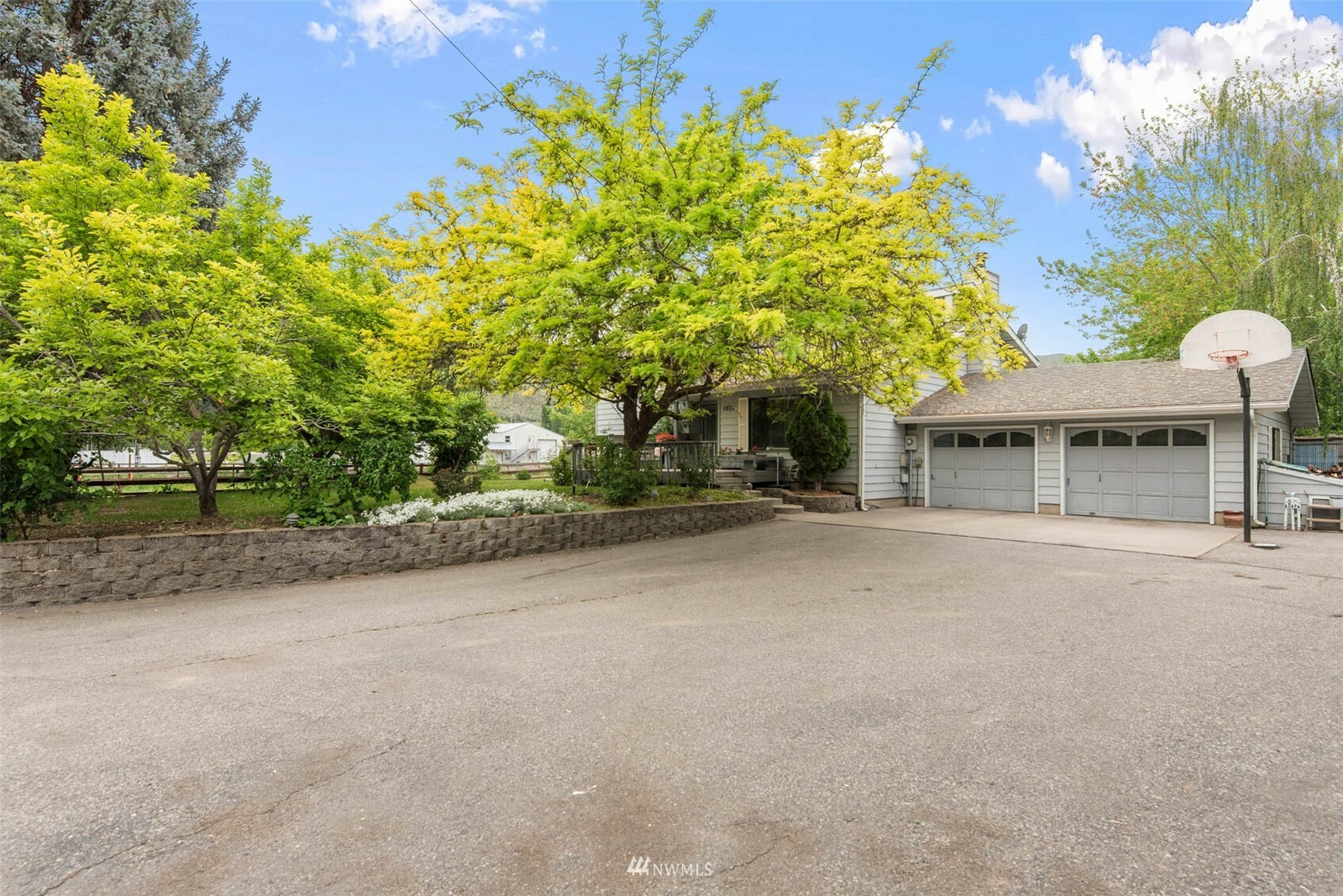 Property Photo: 3822 Iroquois Lane WA 98801