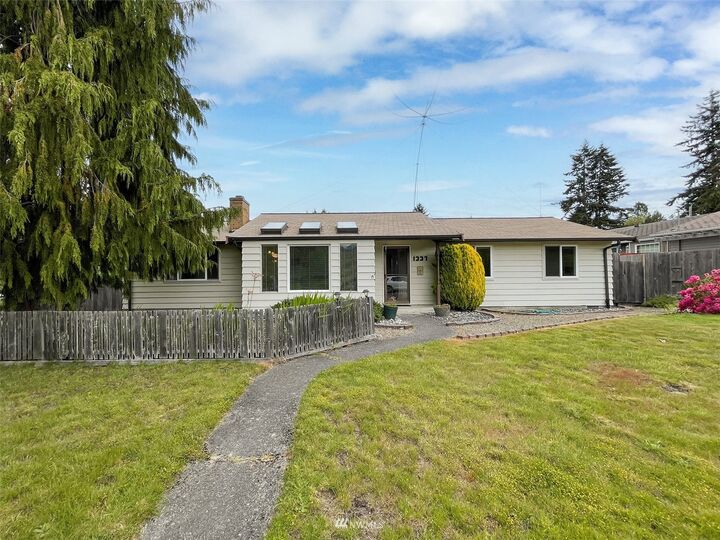 Property Photo:  1337 W 12th Street  WA 98363 