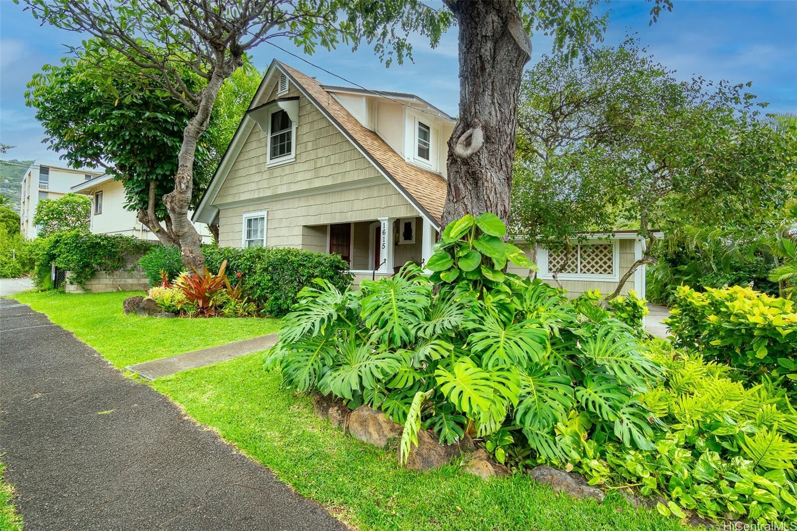 Property Photo:  1615 Makiki Street  HI 96822 