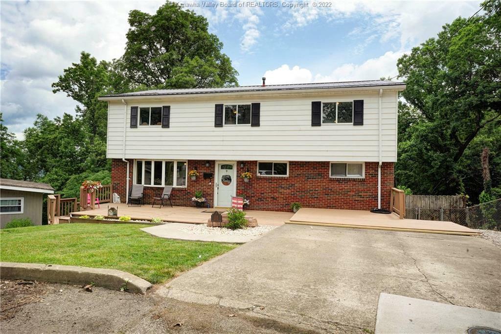 Property Photo:  1018 Knob Way  WV 25309 